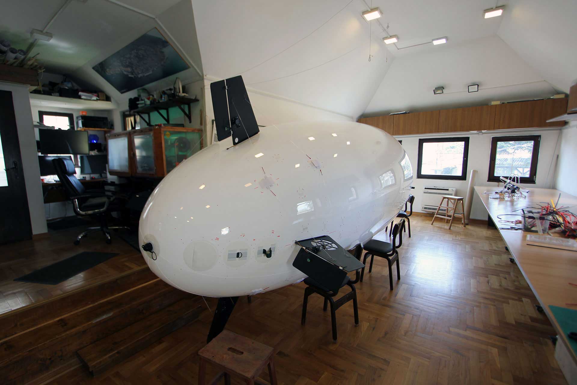6-m-outdoor-Blimp-with-stabilizers